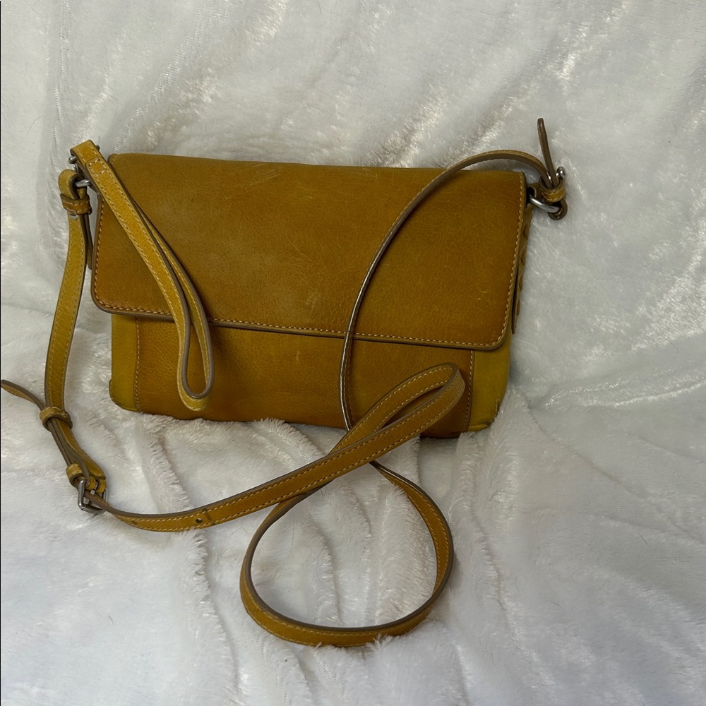 Elegant Tan Leather Crossbody Bag